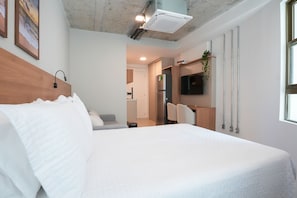 Room - Silo 215 in Recife Antigo With Two Leisure Rooftops, Pools, Gym, Coworking and Sea View, Near Marco Zero by Carpediem (Recife)