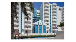 Exterior - Oceanfront 2BR Christmas & New Years Escape Beachfront in Simpson Bay St Maarten (Simpson Bay)