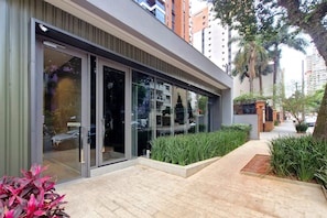 Exterior detail - Valen capote valente  (São Paulo)