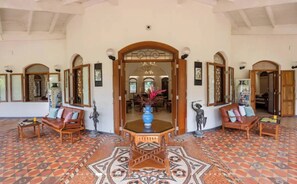 Lobby - Vintage Heritage Villa with Lawns & Garden Retreat (Lonavala)
