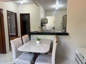 Dining - Comfortable apartment 300 m from Ananindeua City Hall, 2 bedrooms, parking. (Ananindeua)