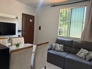 Living area - Comfortable apartment 300 m from Ananindeua City Hall, 2 bedrooms, parking. (Ananindeua)