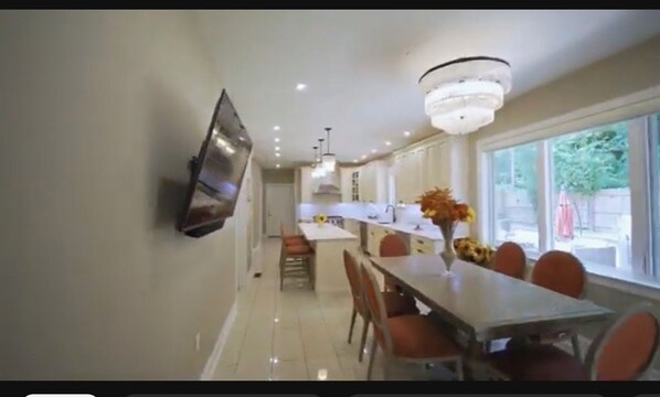 Dining - The Grand Estate (Elkins Park)