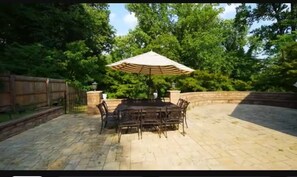 Outdoor dining - The Grand Estate (Elkins Park)