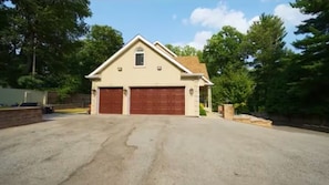 Exterior - The Grand Estate (Elkins Park)