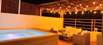 Caribbean Getaway Near the Beach, Private Jacuzzi