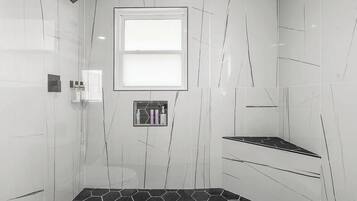 Een moderne badkamer met een douche, een raam en een inbouwplank met toiletartikelen.