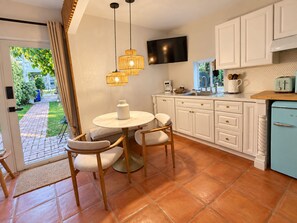 Private kitchen - Vrbo Property (Miami)