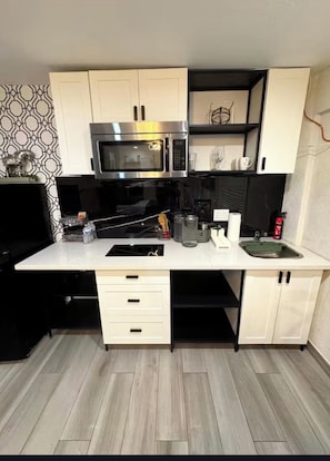 Private kitchen - Fantastic 1-bedroom studio with AC in lively Las Vegas (Las Vegas)