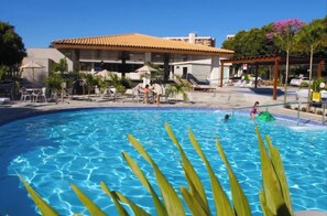 Unclassified image, 3 of 10, button - DiRoma Resort – 24-hour swimming pools and complete leisure facilities. (Caldas Novas)