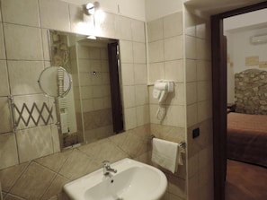 Bathroom - Tenuta Chianchito (San Giovanni Rotondo)
