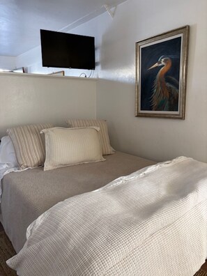 Room - Fabulous 1-bedroom bed & breakfast in charming Chula Vista (Chula Vista)