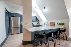 Private kitchen - Stunning Ski-in/ski-out Condo in Ledgewood (Ludlow)
