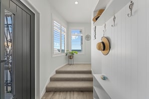 Interior - Hampton Cottage by the Lake - Taupo Holiday Home (Taupo)