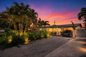 Property grounds - Experience the best of Wilton Manors (Wilton Manors)