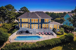 A two-story house with a swimming pool, a covered patio, and a fenced deck. - Casa del Sol Soundfront Currituck Club (Corolla)
