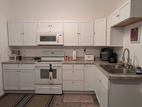 Unclassified image, 1 of 11, button - Cozy 1-bedroom apartment by the woods (Ogilvie)