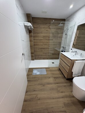 Bathroom - Vrbo Property (Sada)