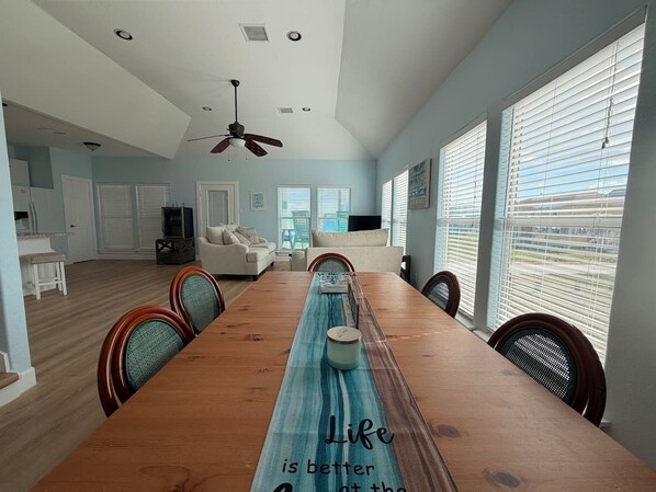 Dining - Reel Sunshine: 4BR/2BA - Beach, Solved (Bolivar Peninsula)