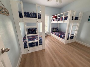 Room - Reel Sunshine: 4BR/2BA - Beach, Solved (Bolivar Peninsula)