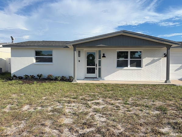 Exterior detail - Fox Hollow Cottage (Port Richey)