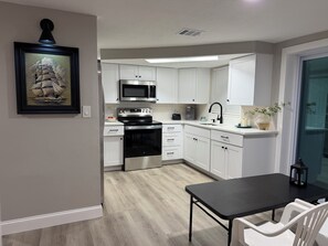 Private kitchen - Fox Hollow Cottage (Port Richey)