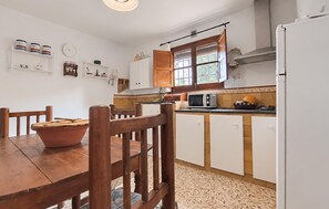 Kitchen - Amazing home in Iznajar with private swimming pool, can be inside or outside (Iznajar)