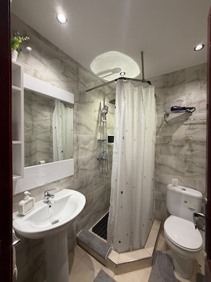 Bathroom - Luxury furnished apartment in the Gueliz neighborhood (Marrakesh)