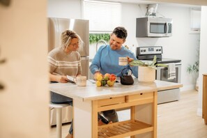 Private kitchen - Open-Concept Boho Escape | Cozy & Stylish | Sleeps 2 (Belleville)