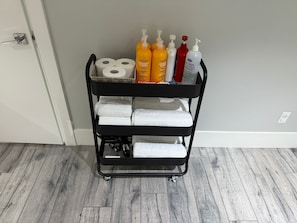 Miscellaneous - Spacious 1500 sq ft suite w/ 4 Queen beds, 2 Smart TVs, A/C & 2-car parking (Delta)