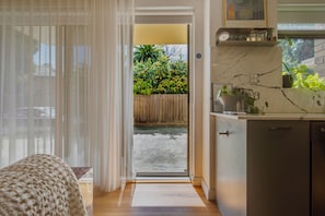 Interior - Design Stay Opposite Edinburgh Gardens (Fitzroy North)