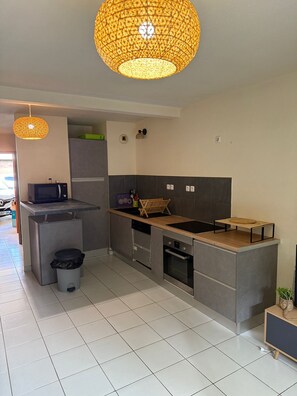 Private kitchen - Townhouse, ideal for short-term business stays (Cayenne)