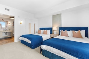 Room - Skyline Luxe Panoramic Hollywood Views & Rooftop Pool (Los Angeles)