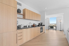 Private kitchen - Skyline Luxe Panoramic Hollywood Views & Rooftop Pool (Los Angeles)