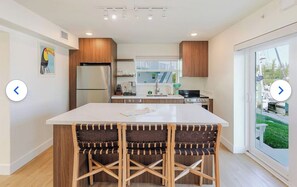 Private kitchen - Cozy 1-bedroom hotel suite in peaceful Marathon Yatchs and  fitness room & More (Marathon)