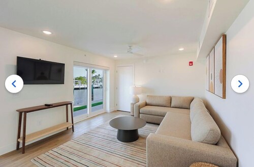 Cozy 1-bedroom hotel suite in peaceful Marathon Yatchs and  fitness room & More