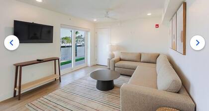 Cozy 1-bedroom hotel suite in peaceful Marathon Yatchs and fitness room & More