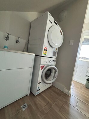 Interior - Private beautiful house. 1 bed/bath OR 2 bed/bath (Windsor)
