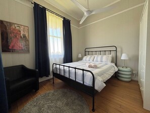Unclassified image, 3 of 14, button - Private beautiful house. 1 bed/bath OR 2 bed/bath (Windsor)