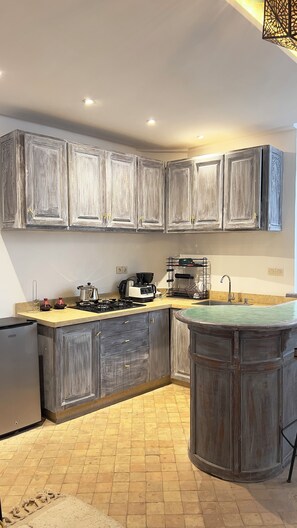 Private kitchen - Fabulous 2-bedroom riad with AC in vibrant Marrakesh (Marrakesh)