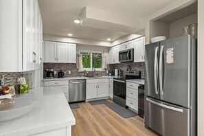 Private kitchen - 16 Mountain Shadows 3BR completely remodeled Incline Village Mtn Views (Incline Village)
