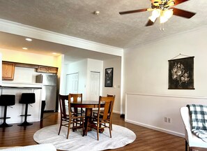 Dining - Brick Loft on Main- 2 bedroom loft apartment downtown Barnesville (Barnesville)