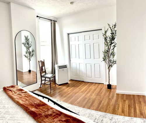 Brick Loft on Main- 2 bedroom loft apartment downtown Barnesville