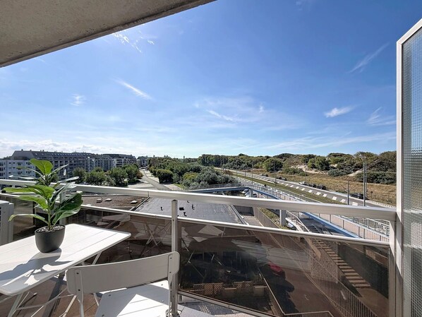 Residential Area, Apartment, Urban Design, Composite Material, Balcony, Condominium, Aluminium, Handrail, Steel