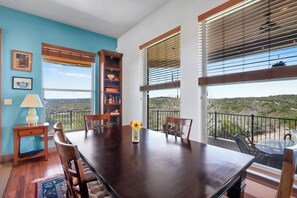 Plenty of seating around the table - Rancho Deluxe I Families, Stargazing (Fischer)