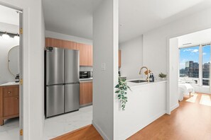 Private kitchen - Cozy & Chic Downtown Oasis (Vancouver)