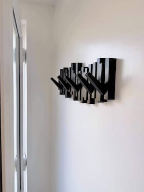 A wall-mounted, black, geometric metal art piece. - Cozy Cabin Retreat in Farnham (Farnham)