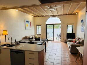 Living area -  Waterfront 2 Bedrooms Home .
 Weyba Quays - 
Home in Noosa Heads .Australia (Noosa Heads)