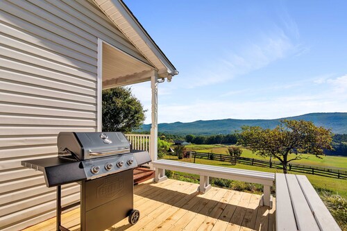 Mountain Moon Meadows | Pasture & Ridge Views w/ Sunroom + Fire Table, Dogs OK