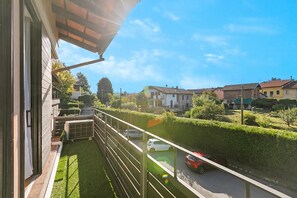 Balcony - Borgo Della Motta Swimming Pool &Golf, Travedona Monate, Italy (Travedona Monate)
